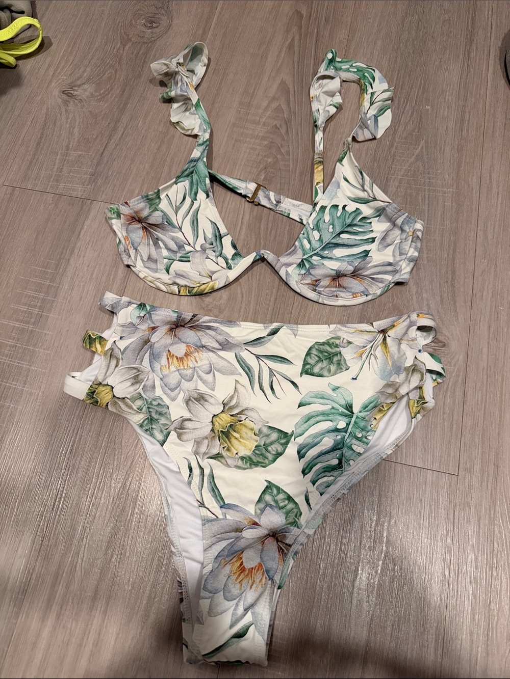 Floral Tropical Underwire Bikini Set - Cream & Green